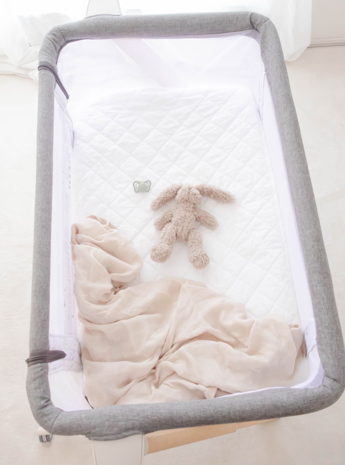 Ivory Quilted Cotton Waterproof Fitted Sheet for Rectangular Baby Bassinets